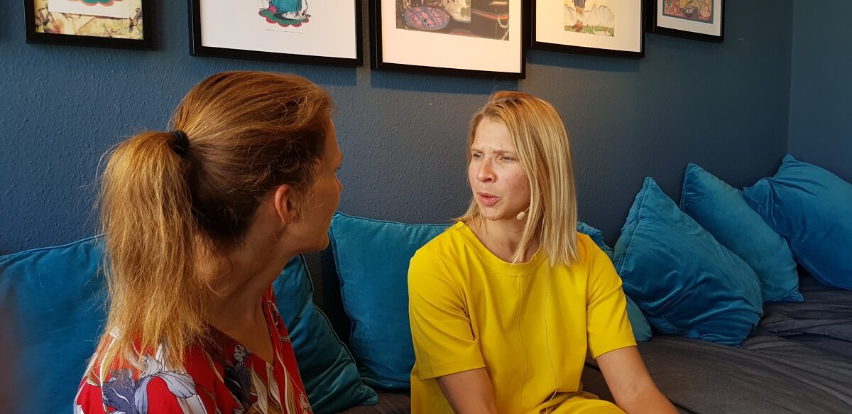 Anja Hendel von Porsche im Gespräch mit DMEXCO Podcast-Host Katja Nettesheim