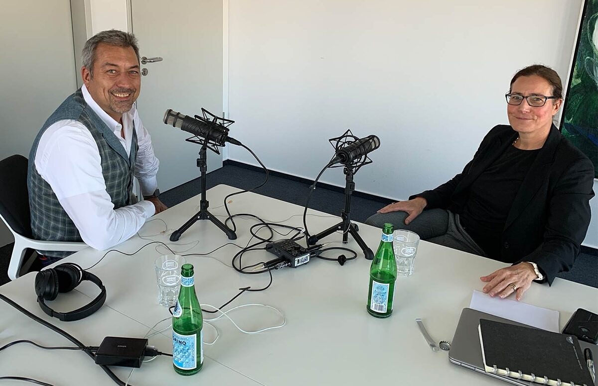 podcast-tina-beuchler-2 Digital marketing: Tina Beuchler talks with Alex Wunschel.