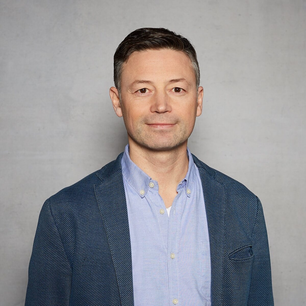 Oliver Zenglein von SEM Boutique spricht sich für strategisch differenzierte Maßnahmen aus. Oliver Zenglein, Gründer und CEO von SEM Boutique, gibt Empfehlungen fürs Marketing in der Corona-Krise.