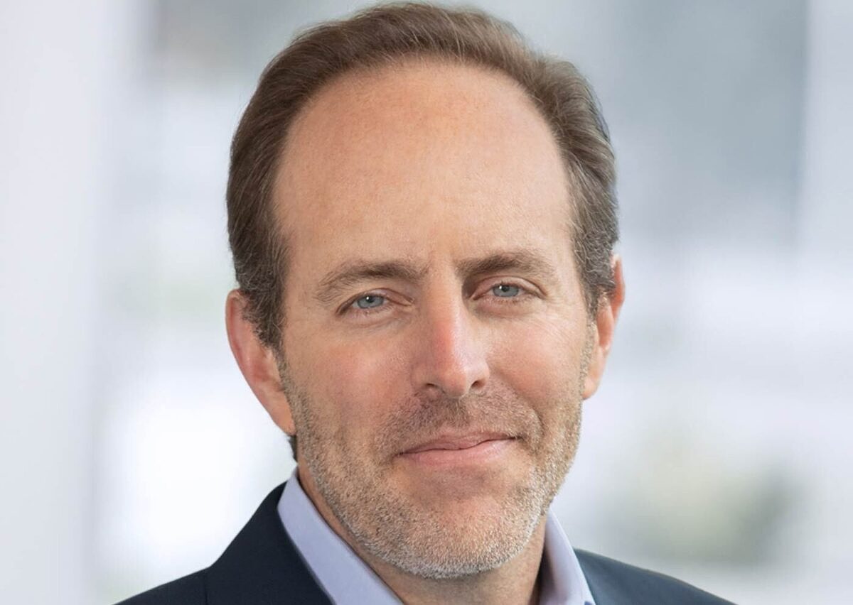 Im Podcast: Rob Tarkoff von Oracle über Customer Experience, Customer Centricity und die Herausforderungen der COVID-19-Krise. Rob Tarkoff spricht mit unserem Host Alex über die zentrale Rolle, die Vertrauen bei der Customer Experience spielt, und viele weitere Themen.